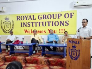 रॉयल कॉलेज में वरिष्ठ IAS राहुल जैन ने विद्यार्थियों को दिए सफलता के मूल मंत्र।