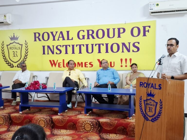 रॉयल कॉलेज में वरिष्ठ IAS राहुल जैन ने विद्यार्थियों को दिए सफलता के मूल मंत्र।