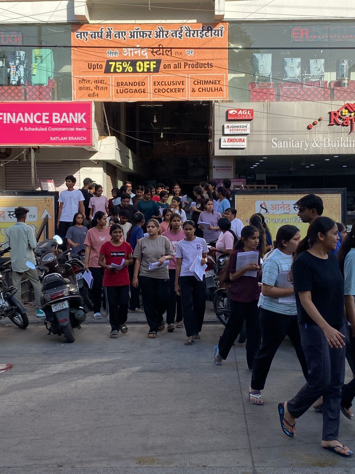 रतलाम में ‘NEET से पहले NEET’ का सफल आयोजन — 550 से अधिक विद्यार्थियों ने लिया भाग।