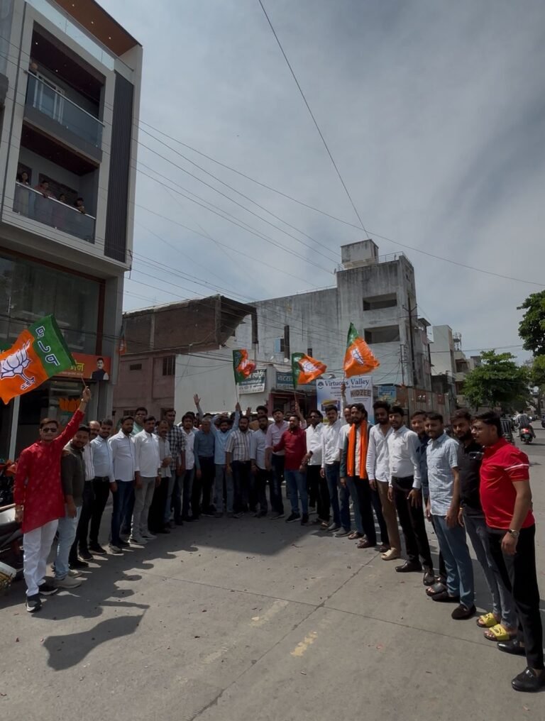 विप्लव जैन के मनोनयन पर युवा मोर्चा कार्यकर्ताओं ने मनाया जश्न।