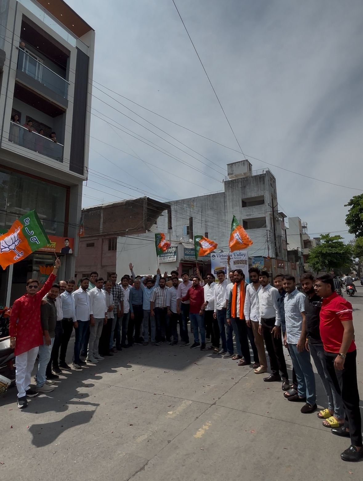 विप्लव जैन के मनोनयन पर युवा मोर्चा कार्यकर्ताओं ने मनाया जश्न।