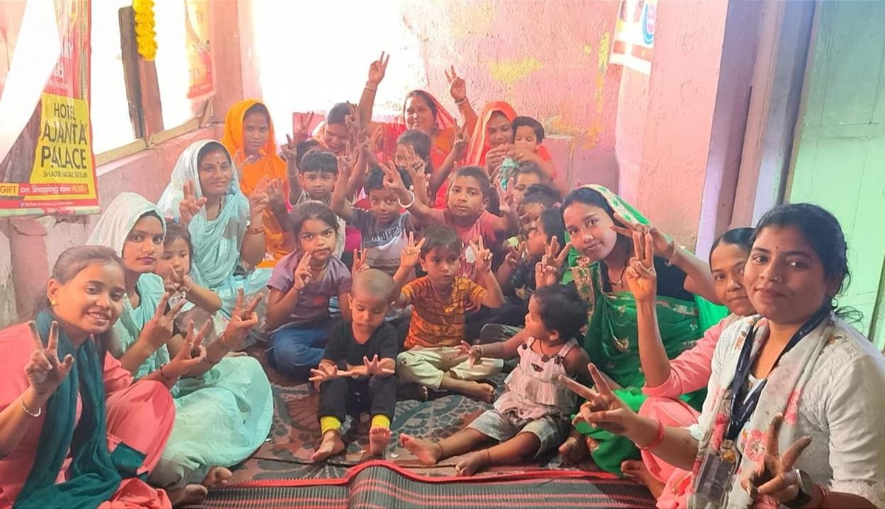पोषण पखवाड़ा: आंगनवाड़ी में माता-पिता से संवाद, बच्चों के समग्र विकास की दी जानकारी।