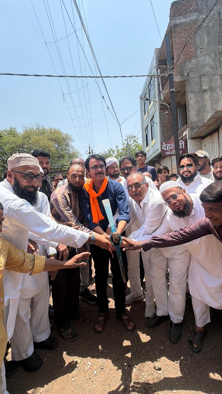 अशोक नगर से ग्रीन सिटी तक बनेगी सीमेन्ट कांक्रीट सड़क, महापौर प्रहलाद पटेल ने किया निर्माण कार्य का भूमि पूजन