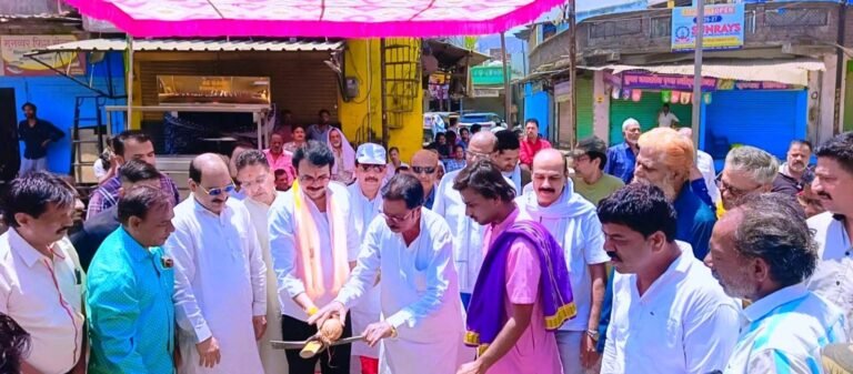 मोचीपुरा चौराहा से शनि मंदिर तक बनेगी सीमेन्ट कांक्रीट सड़कमहापौर प्रहलाद पटेल ने किया निर्माण कार्य का भूमि पूजन