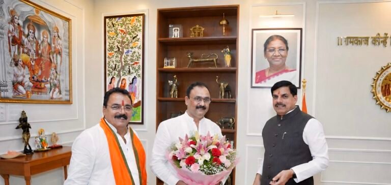 भाजपा जिलाध्यक्ष के साथ मुख्यमंत्री से मिले आरडीए उपाध्यक्ष प्रवीण सोनी, रतलाम के विकास कार्यों और योजनाओं पर हुई चर्चा