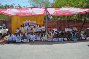 राज्यसभा चुनाव में नामांकन निरस्त होने के विरोध में कांग्रेस का उपवास सत्याग्रह