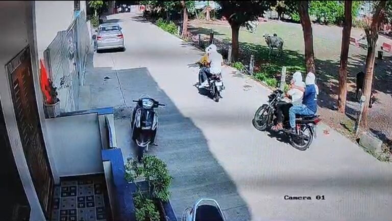 शेयर मार्केट में धोखाधड़ी की शिकायत करने पर युवक के घर फायरिंग