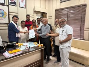 महापौर प्रहलाद पटेल की पहल रंग लाई- शेल्टर हाउस हेतु नगर निगम को ग्राम धामनोद में भूमि उपलब्ध।महापौर प्रहलाद पटेल की उपस्थित में अध्यक्ष वासुदेव गुरबानी और स्वास्थ अधिकारी द्वारा किया गया अनुबंध पत्र सम्पादित ।