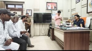 नालियों के जाम से भड़के अंबेडकर नगर वासी, निगम में किया हंगामा; महापौर के तत्काल एक्शन से ‘मुर्दाबाद’ के नारे ‘जिंदाबाद’ में बदले