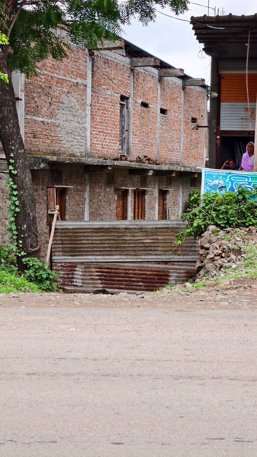 ताल तहसील आदेश के बाद भी गेट तोड़ा पीड़ित ने थाने में दी शिकायत