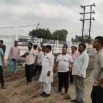 कॉलोनाइजर ने बंद किया परम्परागत रास्ता, किसानों ने SDM से लगाई गुहार