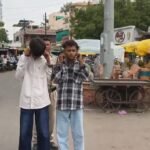 स्कूली छात्राओं के सामने मनचलो की मस्तियाँ, मनचलों को पड़ी भारी वीडियो वायरल होने के बाद पुलिस ने की कार्रवाई।