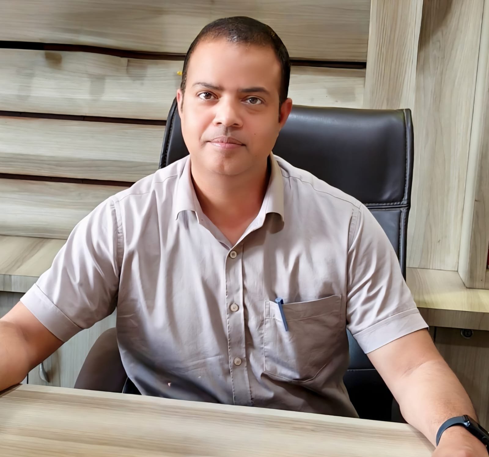 दर्दनाक हादसा: इंदौर-रतलाम फोरलेन पर कार डिवाइडर से टकराई, बाल रोग विशेषज्ञ डॉक्टर और उनके ससुर की मौत