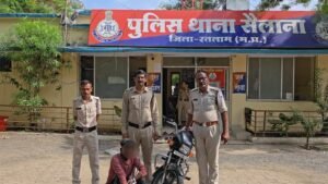 सैलाना पुलिस ने चोरी की बाइक के साथ आरोपी को पकड़ा