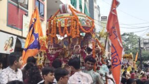 ढोल-नगाड़ों और अखाड़े के करतबों के बीच निकली भगवान जगन्नाथ की भव्य रथयात्रा