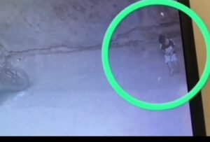 लापरवाही से कार चलाते हुए चालक ने किया 6 वर्षीय बच्ची को घायल ,सीसीटीवी में कैद हुआ पूरा घटनाक्रम