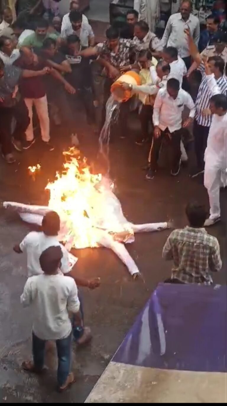 मूंग खरीदी, ई-टोकन व्यवस्था और नीट पेपर लीक के विरोध में किसान कांग्रेस का प्रदर्शन, केंद्रीय मंत्रियों के पुतले फूंके