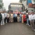 रेलवे पेंशनर्स एसोसिएशन महेश्वर पर्यटक स्थल पर रवाना हुए।