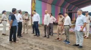 चेहल्लुम मेले को लेकर एसपी ने किया हुसैन टेकरी का निरीक्षण, ड्रोन से होगी निगरानी।