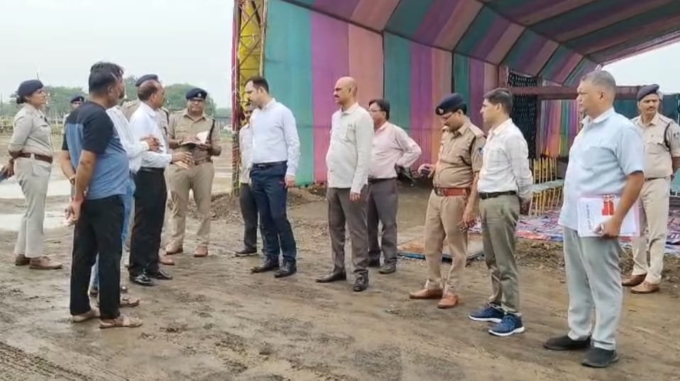 चेहल्लुम मेले को लेकर एसपी ने किया हुसैन टेकरी का निरीक्षण, ड्रोन से होगी निगरानी।