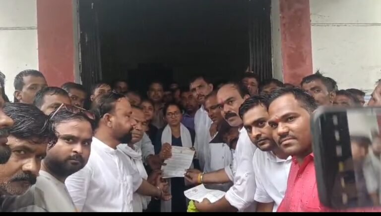 किसानों की समस्याओं को लेकर कांग्रेस आक्रामक: फसल बीमा और नीलगाय के मुद्दे पर राज्यपाल के नाम सौंपा ज्ञापन