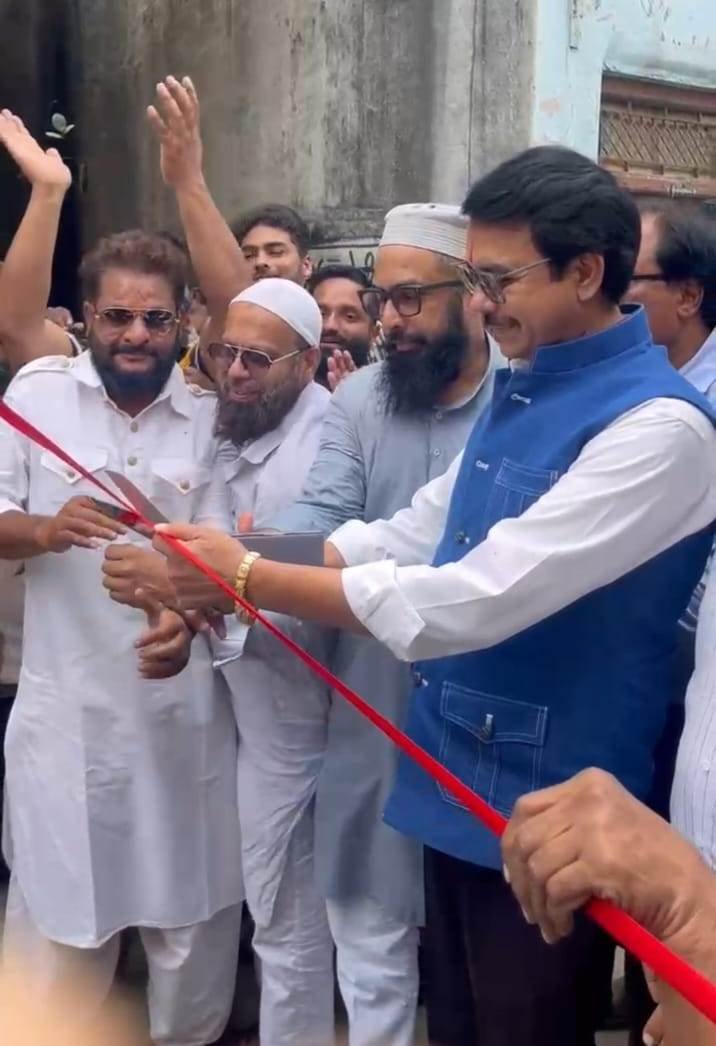 कई दशकों बाद अशोक नगर के मुख्य मार्ग के निर्माण पर क्षेत्रवासियों ने चौराहे का नाम रखा “महापौर पटेल साहब चौराहा” और किया ऐतिहासिक स्वागत ।