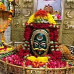 सावन के प्रथम सोमवार पर शिवालयों में उमडा भक्तों का सैलाबअनादि कल्पेश्वर महादेव मंदिर पर हुआ बाबा का आकर्षक श्रंगार महा आरती मैं उमड़ा शिवभक्तों का सैलाब
