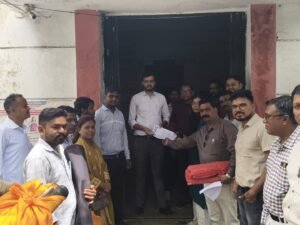 पटवारीयो ने 5 सूत्री मांगों को लेकर कारी अनिश्चितकालीन हड़ताल बस्ते किया जमा।
