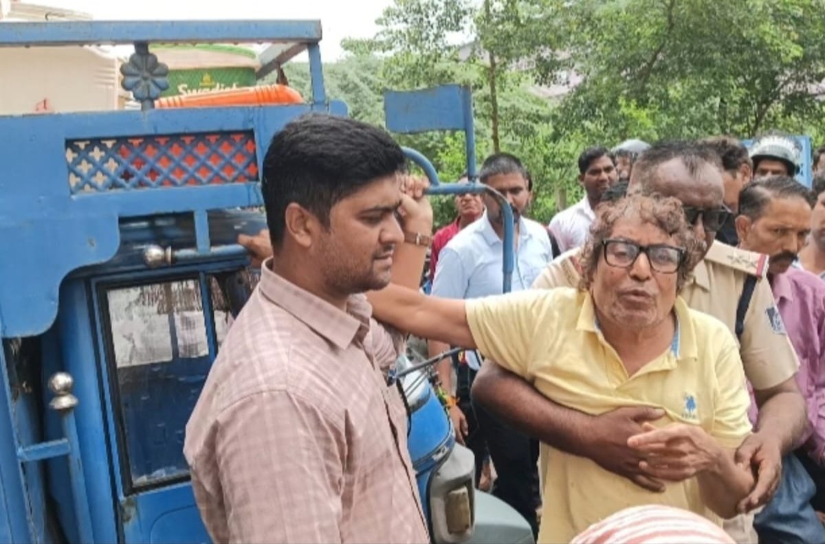 डोसीगांव पीएम आवास में बकाया राशि न देने पर नगर निगम का एक्शन, बेदखली की कार्रवाई के बीच उग्र विरोध और धरना-प्रदर्शन