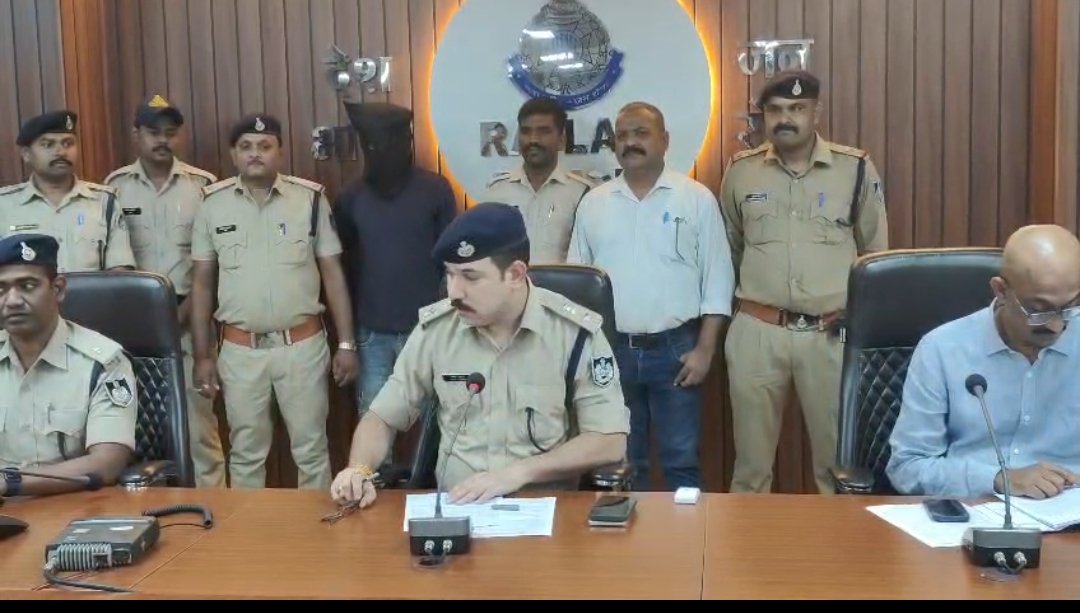 बड़ावदा पुलिस ने 36 घंटे में किया अंधे कत्ल का खुलासा हत्या का आरोपी गिरफ्तार, पुलिस अधीक्षक कार्यालय पर SP ने दी जानकारी।