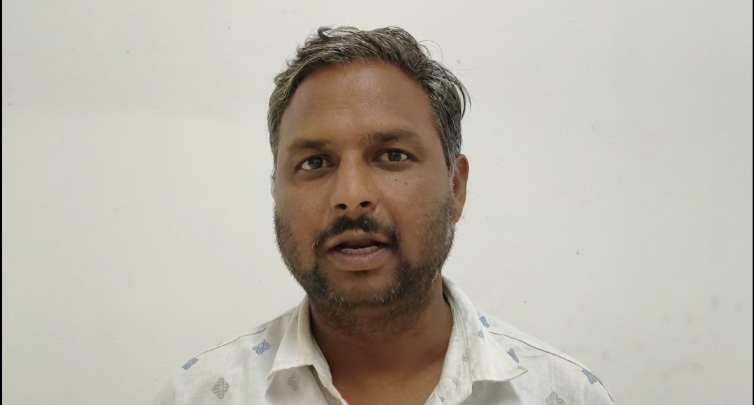 रतलाम एसपी के सामने अनोखा मामला, माँ और बहन द्वारा प्रताड़ित युवक ने लगाई न्याय की गुहार