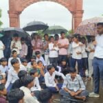 बरखेड़ा स्कूल में शिक्षकों की कमी, स्कूल के बच्चों  ने सात सूत्रीय मांगों को लेकर सौंपा ज्ञापन।