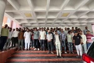 कीचड़ में तब्दील हुआ रास्ता, ग्रामीणों की राह हुई मुश्किल: कलेक्टर को पत्र लिखकर पक्के मार्ग की गुहार
