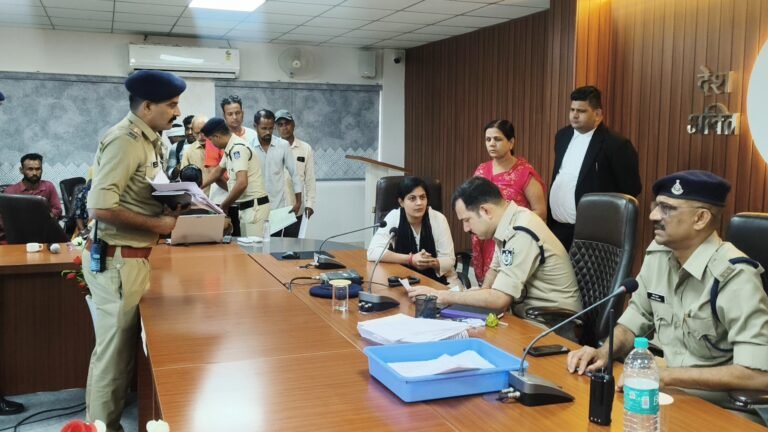 रतलाम / ड्राइवर ने पार की 250 ग्राम चांदी की पायले, एसपी की जनसुनवाई में शिकायत के बाद एफआईआर दर्ज