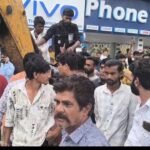 दो बत्ती घोड़ा चौराहे पर अवैध चौपाटी के खिलाफ निगम का बुलडोजर, हड़कंप