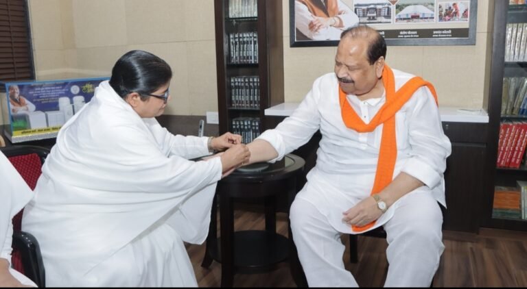 कैबिनेट मंत्री चेतन्य काश्यप को ब्रह्माकुमारीज बहनों ने बांधा रक्षा सूत्र