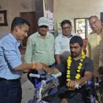 ट्राईसिकल मिली तो दिव्यांग रोहित के चेहरे पर आई मुस्कान, अब आसान होगी रोजमर्रा की राह