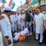 महंगाई के विरोध में कांग्रेस का प्रदर्शन, रैली निकालकर फूंका पुतला