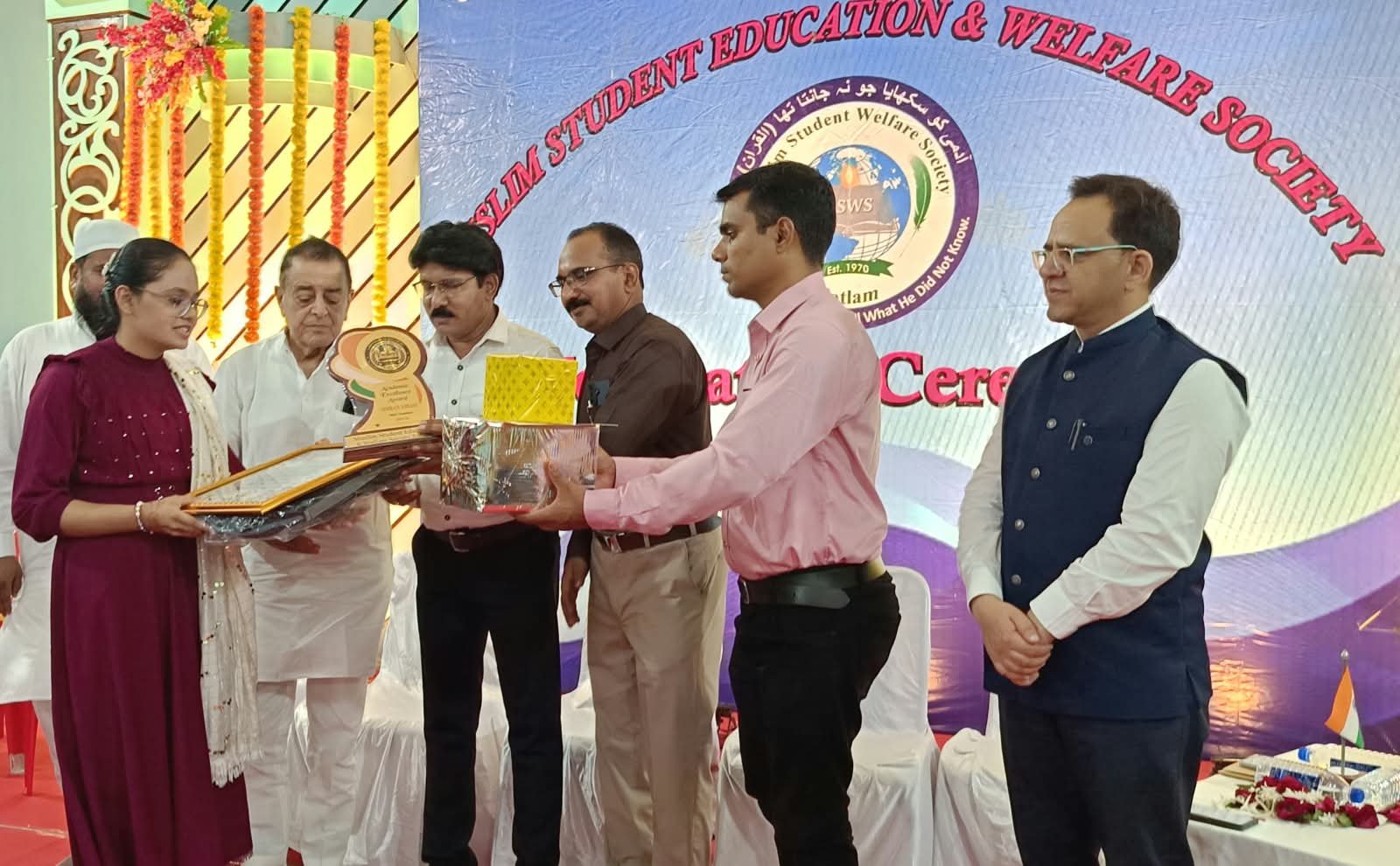 मुस्लिम स्टूडेंट एजुकेशन एंड वेलफेयर सोसायटी ने 203 मेघावी विद्यार्थियों को किया सम्मानित