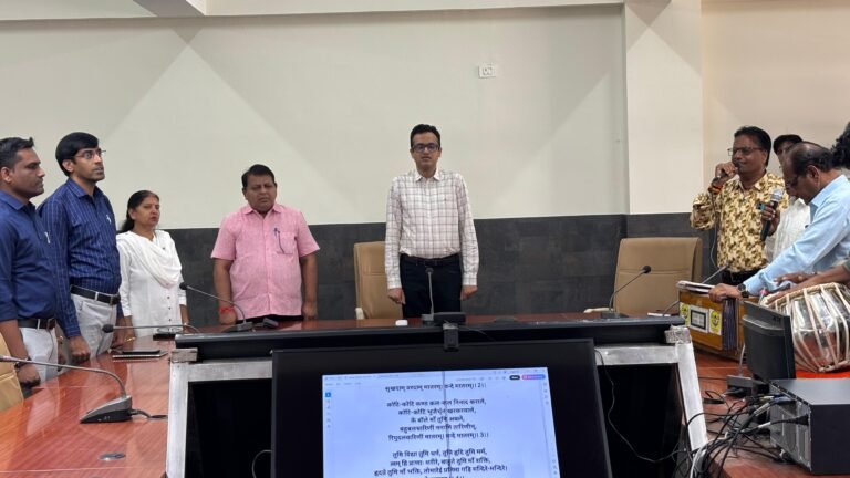 कलेक्टर कार्यालय में हुआ राष्ट्रीय गीत वंदे मातरम् एवं राष्ट्रगान का सामूहिक गायन