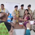 यातायात पुलिस ने दिया भाई-बहन के रिश्ते का अनूठा संदेश  बहनों ने बांधी राखी, भाइयों ने दिया “रक्षा कवच”