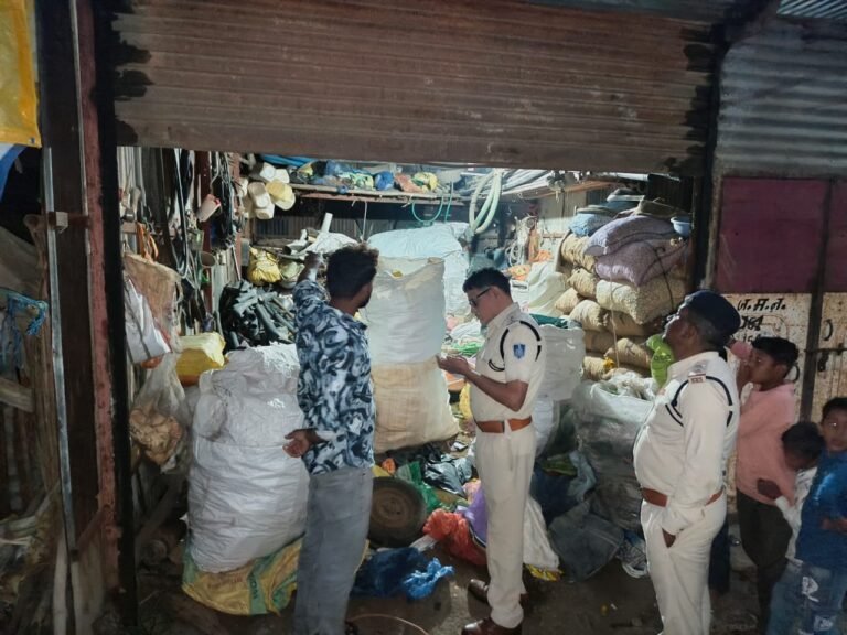 रतलाम पुलिस द्वारा चलाया गया कबाड़ख़ान चेकिंग अभियान, आज जिले भर में कबाड़ख़ाने चेक किए