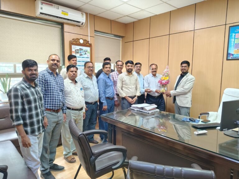ऑल इंडिया एस.सी./एस.टी. रेलवे एम्पलाइज एसोसिएशन, रतलाम द्वारा Sr. DEE/TRO दिनेश कुमार वर्मा को जन्मदिवस पर दी हार्दिक शुभकामनाएं।