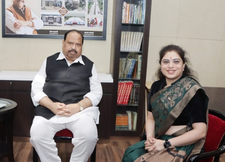 रतलाम में निवेश की संभावनाओं को लेकर लंदन की वित्तीय सलाहकार रतलाम की मयूरी चोरडिया ने मंत्री चेतन्य काश्यप से की चर्चा