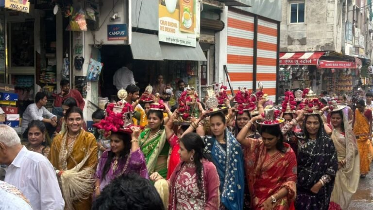 आलोट में गूंजा ‘त्रिशला नंदन वीर की जय’, बारिश के बीच निकला भव्य जुलूस