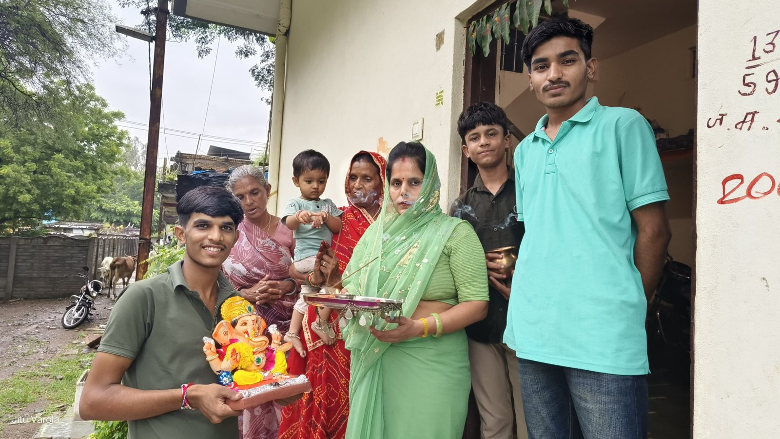शुभ मुहूर्त में घर-घर विराजे विघ्नहर्ता गणेश