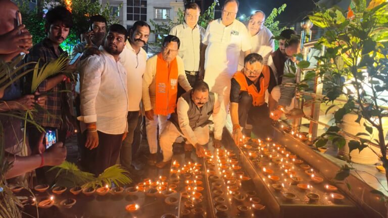 भाजपा ने एक लाख दीप प्रज्जवलित कर मोदीजी को दी जन्मदिन की शुभकामना