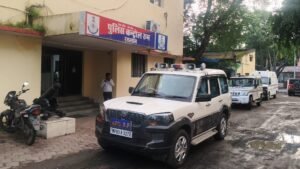 डिजिटल अरेस्ट का खौफ दिखाकर 55 लाख की साइबर ठगी: रतलाम पुलिस ने बचाए 35 लाख रुपये​साइबर सेल की त्वरित कार्रवाई से 15 लाख फ्रीज, 20 लाख की अतिरिक्त ठगी रोकी