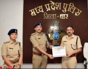 पुलिस अधीक्षक सचिन शर्मा द्वारा कानवन थाना टीम को कर्नाटक डकैती के आरोपियों को पकड़ने पर नगद इनाम देकर पुरस्कृत किया गया