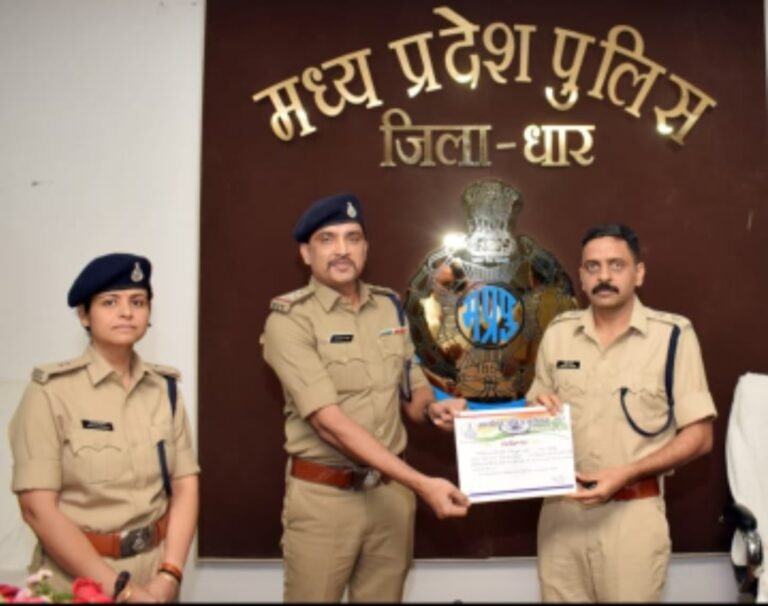 पुलिस अधीक्षक सचिन शर्मा द्वारा कानवन थाना टीम को कर्नाटक डकैती के आरोपियों को पकड़ने पर नगद इनाम देकर पुरस्कृत किया गया